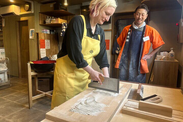 Die besten Touren und Erlebnisse in Sapporo 13 Taste freshly made soba noodles made by yourself at a real local soba shop!Private plan for 1 group only.