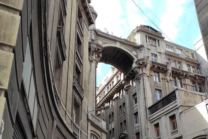 Best Things To Do in Santiago: Valparaiso Day Trips & Andes Wine Tours (2026) 17 The best walking tour in Santiago de Chile