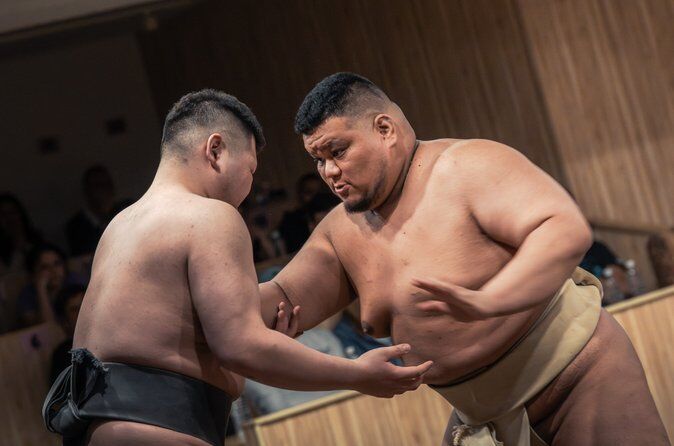 Mejores tours y experiencias en Tokio 9 Tokyo Shinjuku Sumo Show Experience with Photo and Drinks
