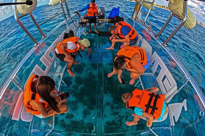 イスラ・ムヘーレスの高評価ツアー&体験 18 Transparent Boat Navigation Along Islas Mujeres