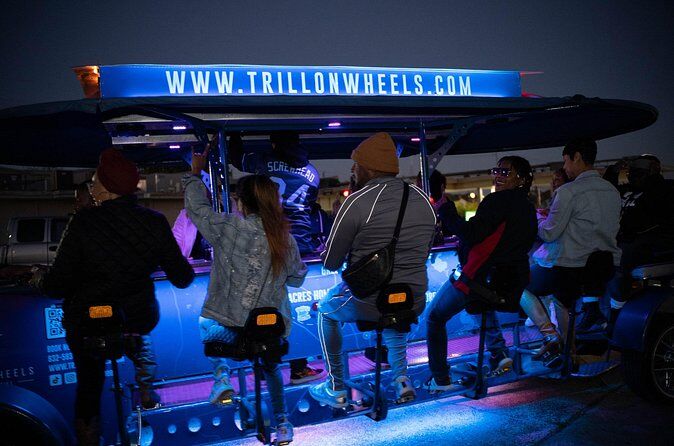 Meilleurs tours et expériences à Houston Texas 31 Tril on Wheels Hip Hop Party Bike - Houston Texas