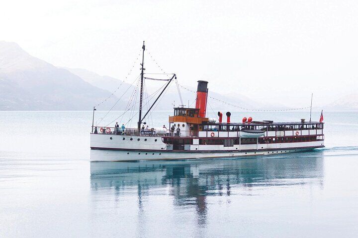 Mejores tours y experiencias en Queenstown 15 Walter Peak Gourmet BBQ Lunch & Queenstown Lake Cruise