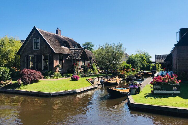Meilleurs tours et expériences à Giethoorn Netherlands 20 Zaanse Schans and Giethoorn Small-Group Tour with Hotel Pick-Up