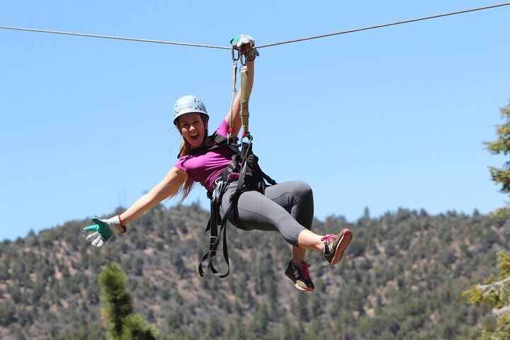 Die besten Touren und Erlebnisse in Big Bear Lake, Kalifornien 12 Zipline Tour - 9 high-speed ziplines & fun suspension bridge