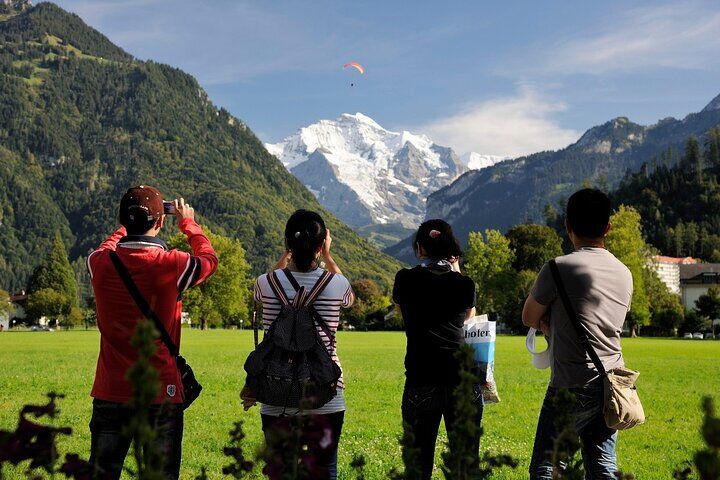 Zurich: Interlaken, Grindelwald & Lauterbrunnen Guided Day Trip